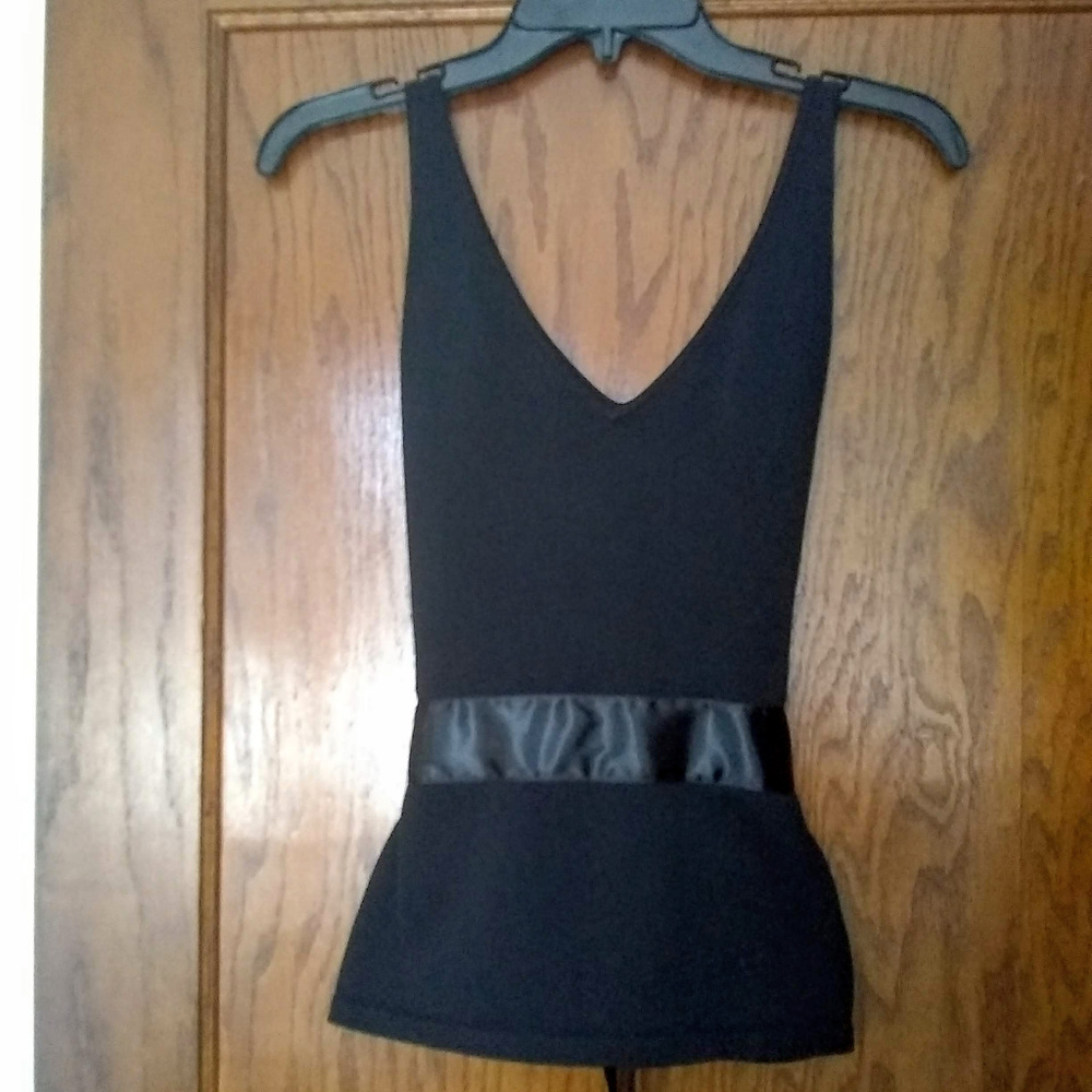 Beth Bowley Black V-Neck Bow-Back Sleeveless Top